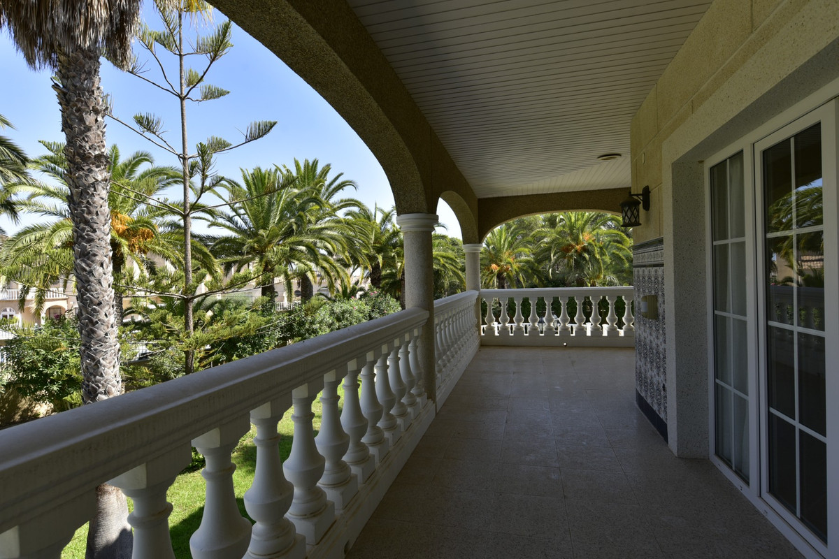 7 Bed Townhouse for sale in Villamartin Costa Blanca, Alicante, Spain