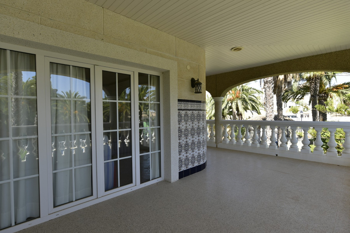 7 Bed Townhouse for sale in Villamartin Costa Blanca, Alicante, Spain