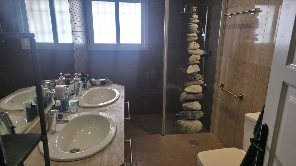 Se vende Villa - Chalet de 3 dormitorios en Costa Del Sol, Málaga, España