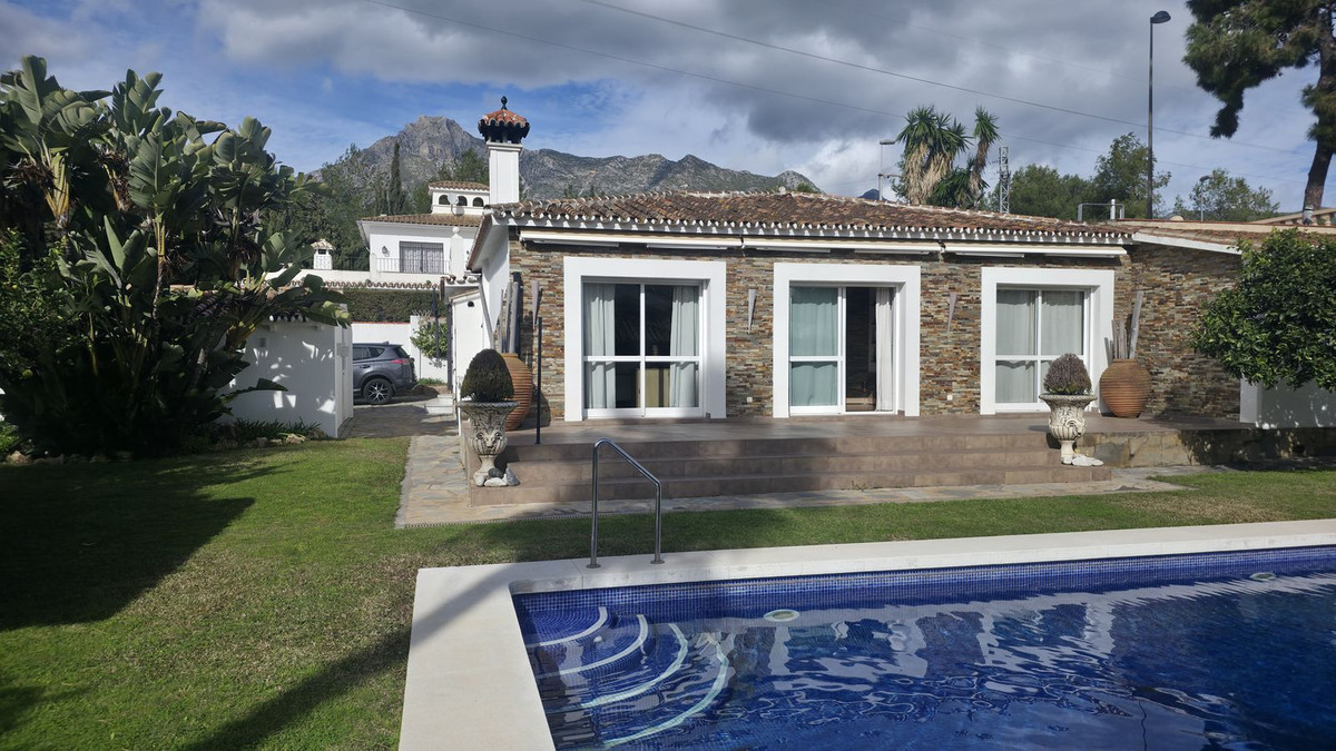 Se vende Villa - Chalet de 3 dormitorios en Costa Del Sol, Málaga, España