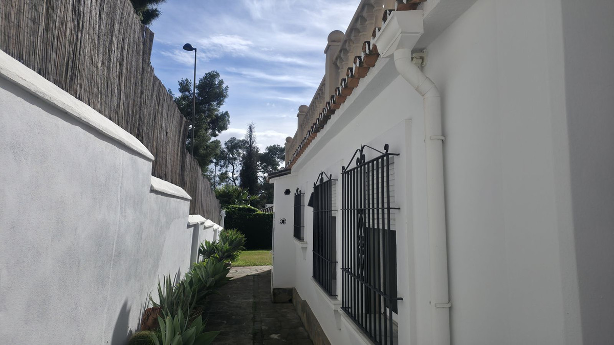 Se vende Villa - Chalet de 3 dormitorios en Costa Del Sol, Málaga, España
