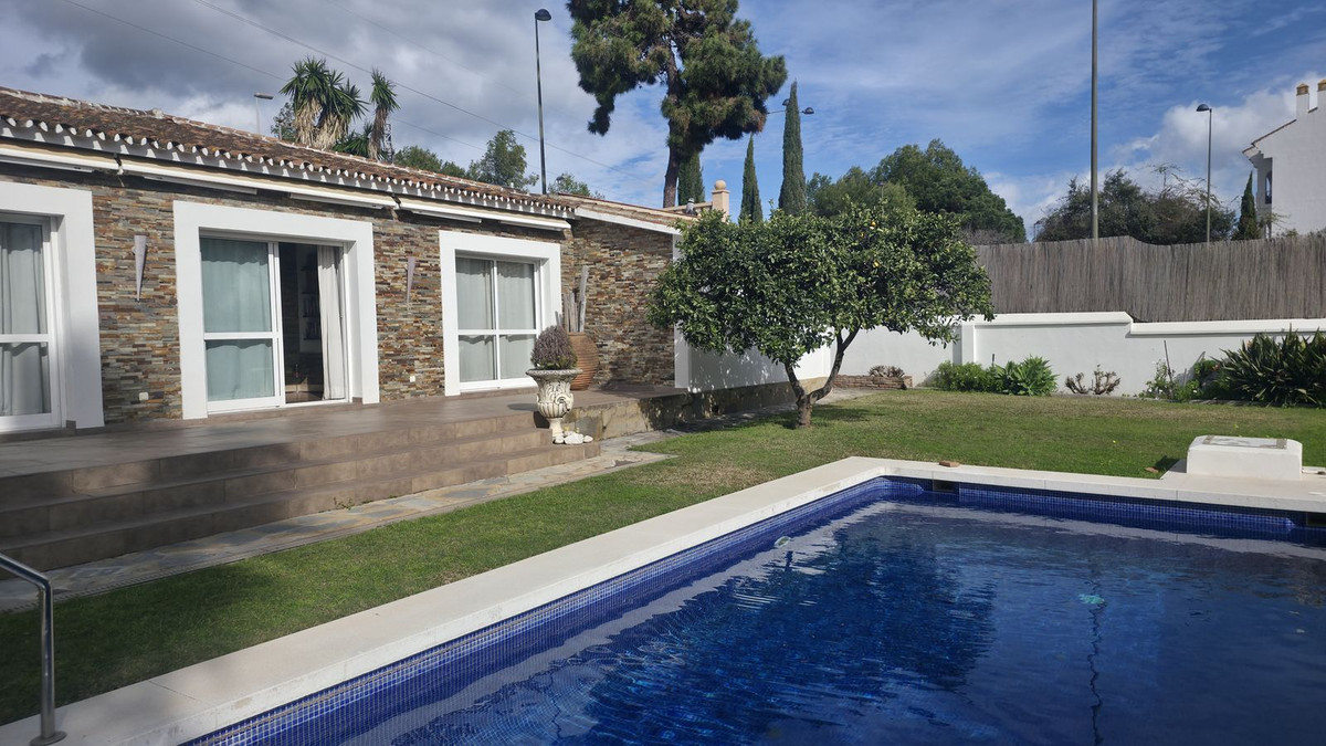 Se vende Villa - Chalet de 3 dormitorios en Costa Del Sol, Málaga, España