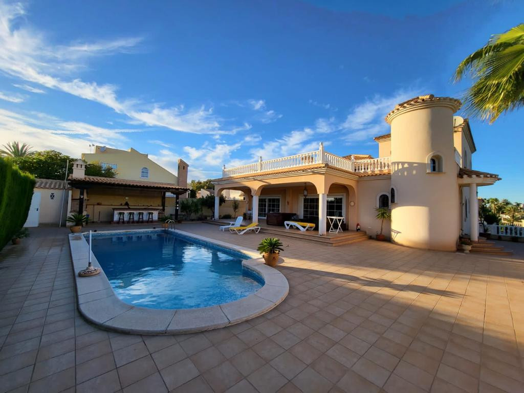 4 Bed Townhouse for sale in Playa Flamenca Costa Blanca, Alicante, Spain