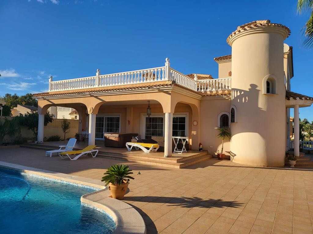 4 Bed Townhouse for sale in Playa Flamenca Costa Blanca, Alicante, Spain