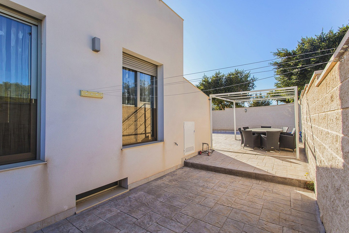 Se vende Villa - Chalet de 3 dormitorios en Costa Blanca, Alicante, España