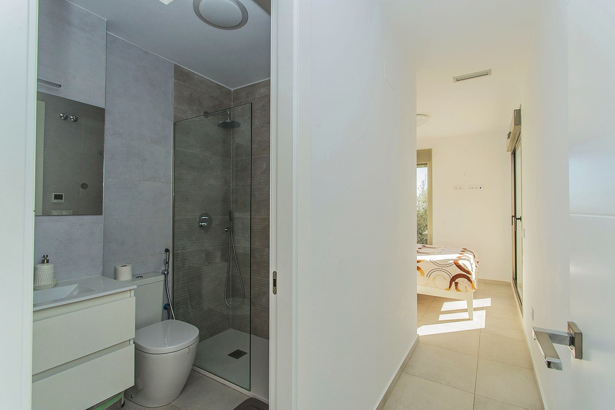 Se vende Villa - Chalet de 3 dormitorios en Costa Blanca, Alicante, España