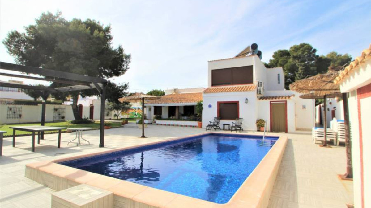 Se vende Villa - Chalet de 9 dormitorios en Costa Blanca, Alicante, España
