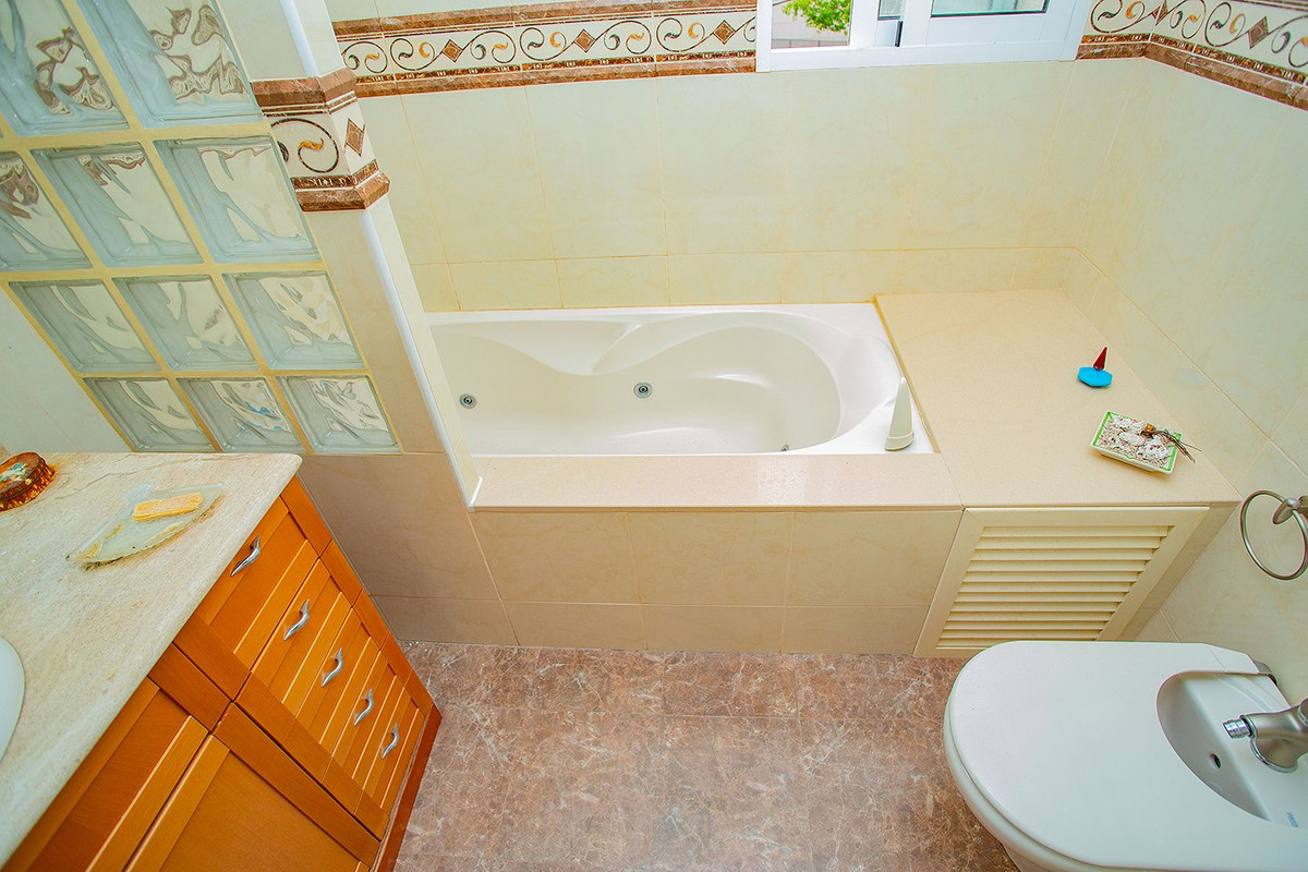 4 Bed Apartment for sale in Torrevieja Costa Blanca, Alicante, Spain