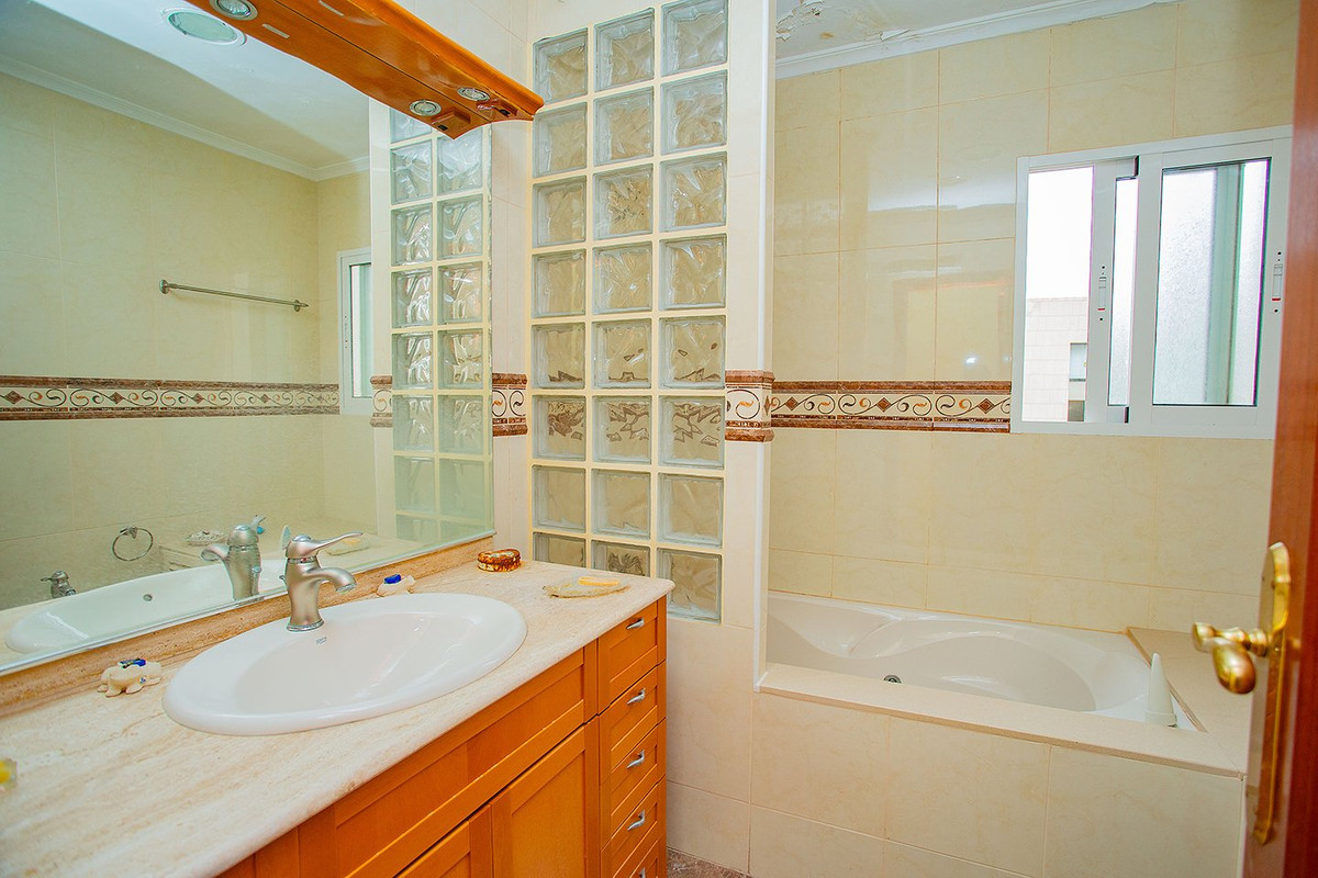 4 Bed Apartment for sale in Torrevieja Costa Blanca, Alicante, Spain