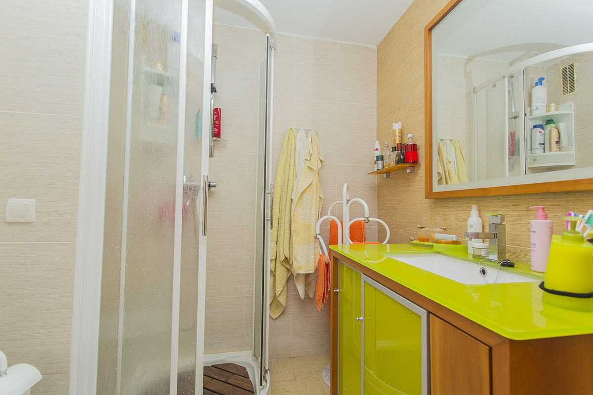 Se vende Apartamento Planta Media de 3 dormitorios en Costa Blanca, Alicante, España