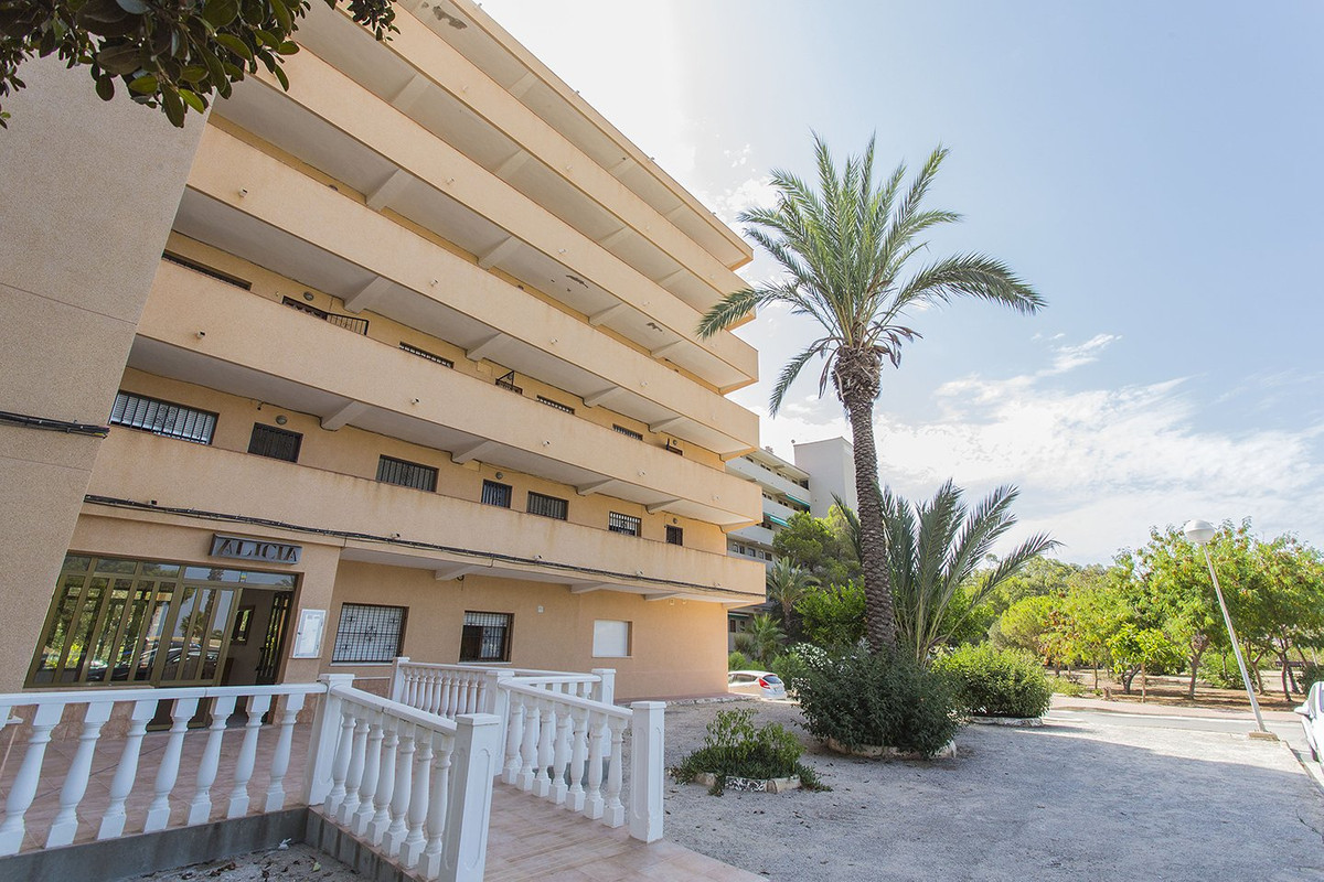 Se vende Apartamento Planta Media de 3 dormitorios en Costa Blanca, Alicante, España