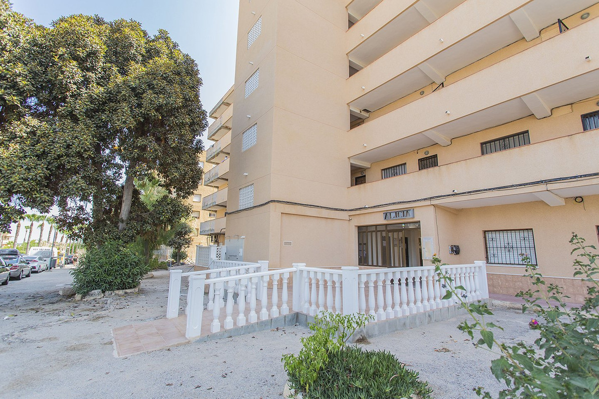 Se vende Apartamento Planta Media de 3 dormitorios en Costa Blanca, Alicante, España