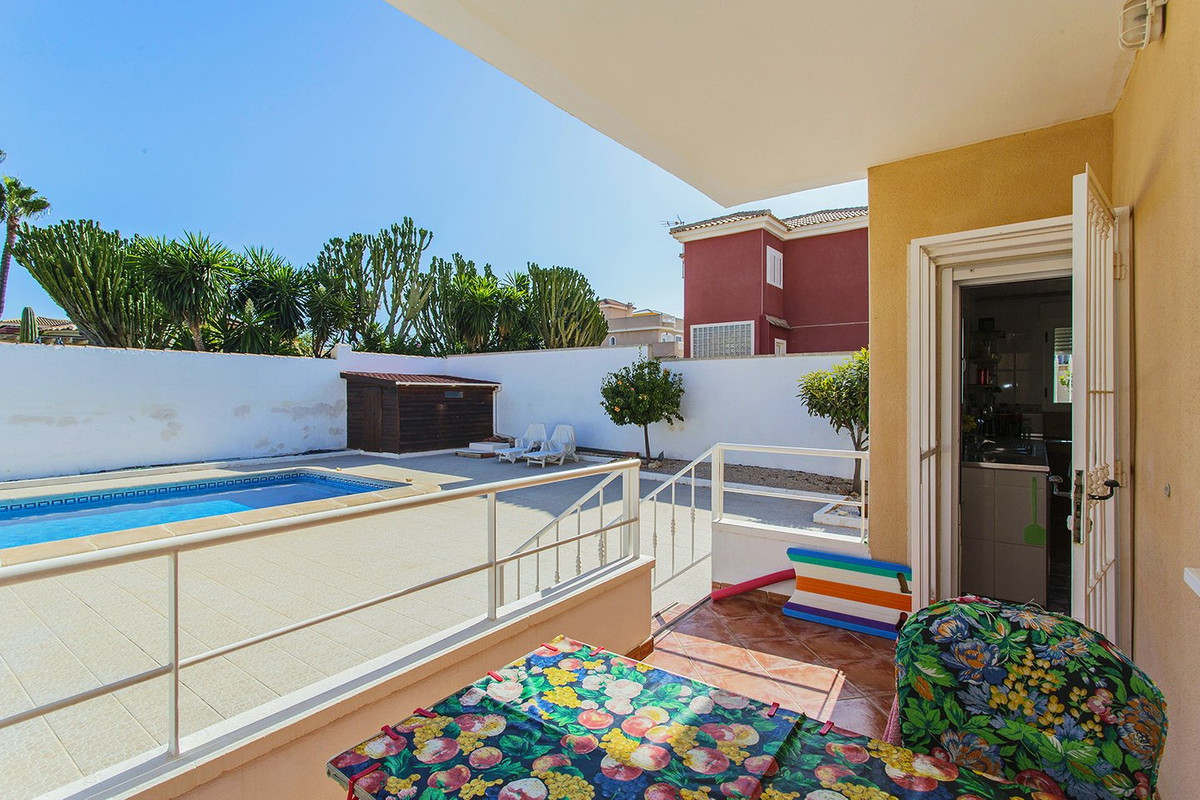 Se vende Villa - Chalet de 5 dormitorios en Costa Blanca, Alicante, España