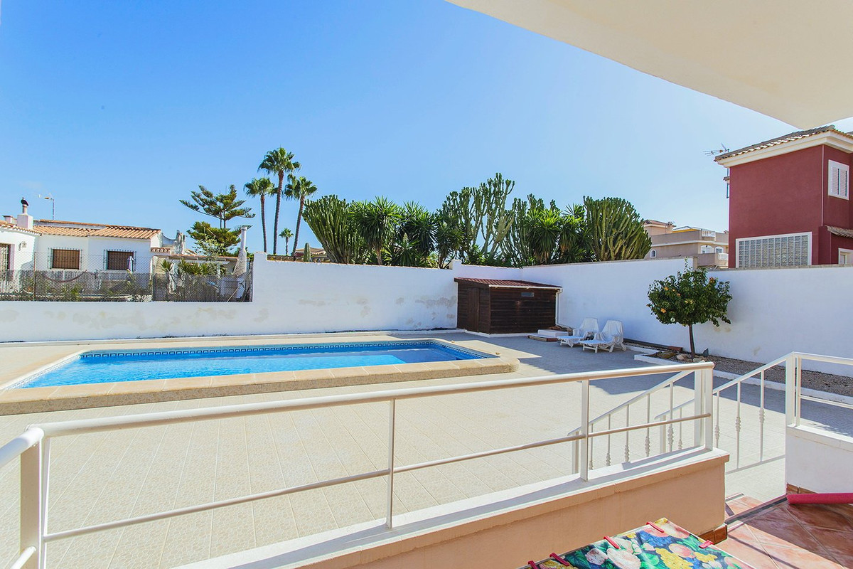 Se vende Villa - Chalet de 5 dormitorios en Costa Blanca, Alicante, España