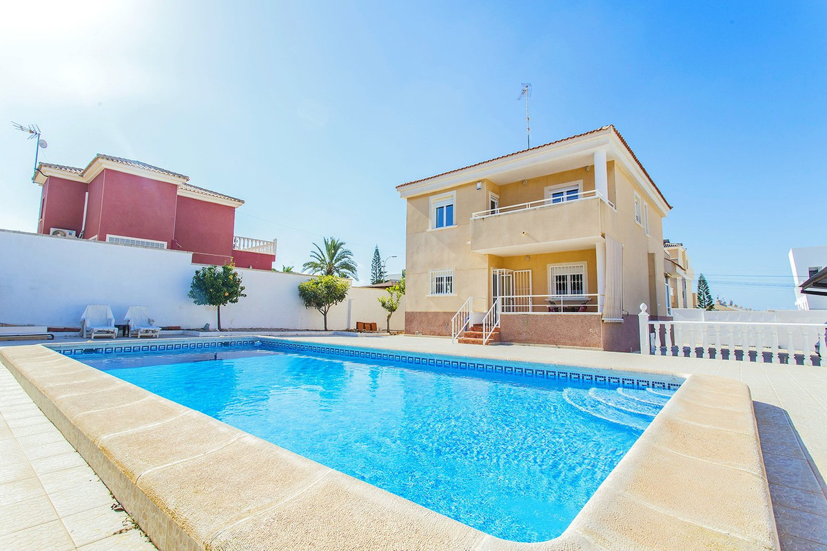 Se vende Villa - Chalet de 5 dormitorios en Costa Blanca, Alicante, España