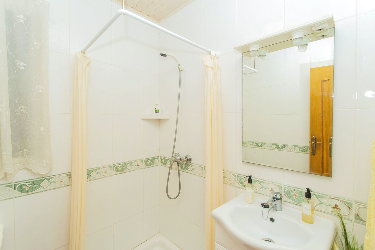 Se vende Villa - Chalet de 5 dormitorios en Costa Blanca, Alicante, España