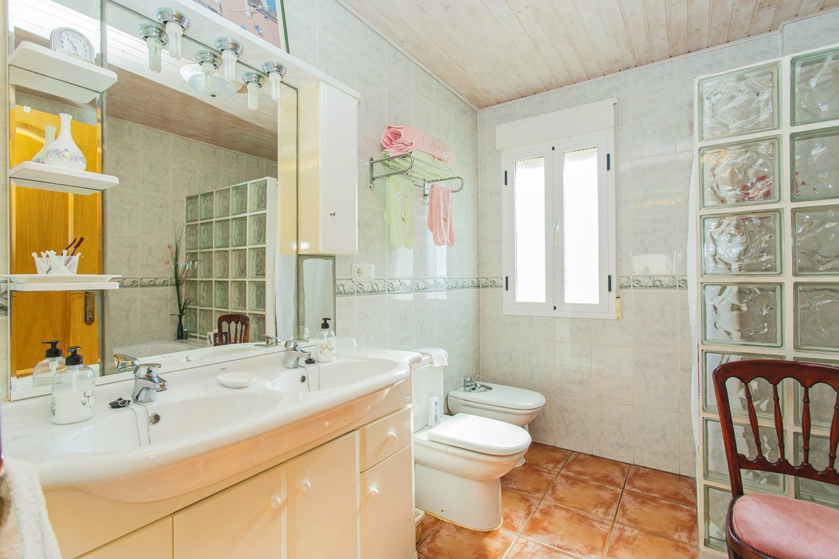 Se vende Villa - Chalet de 5 dormitorios en Costa Blanca, Alicante, España