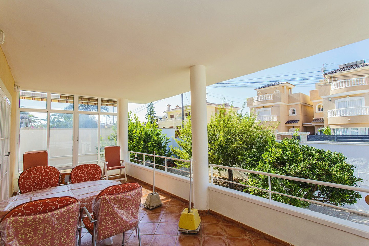 Se vende Villa - Chalet de 5 dormitorios en Costa Blanca, Alicante, España