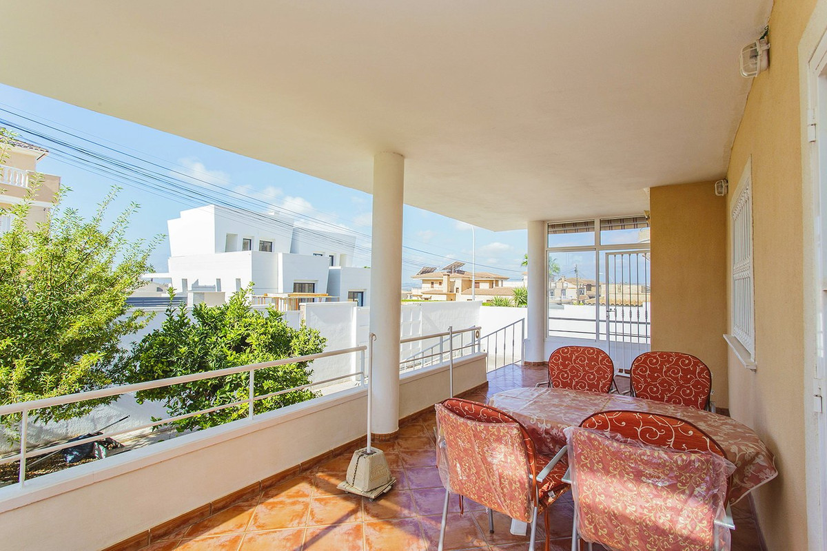 Se vende Villa - Chalet de 5 dormitorios en Costa Blanca, Alicante, España