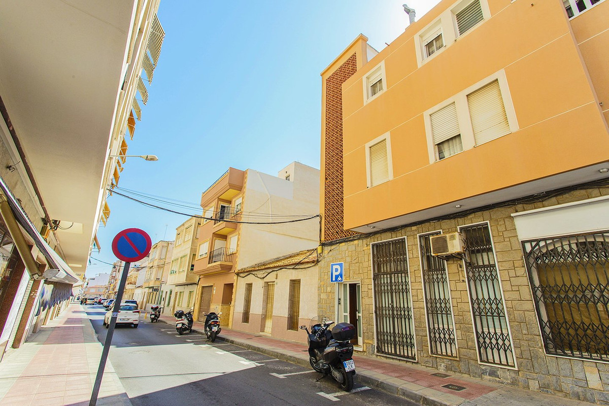 Se vende Apartamento Planta Media de 4 dormitorios en Costa Blanca, Alicante, España