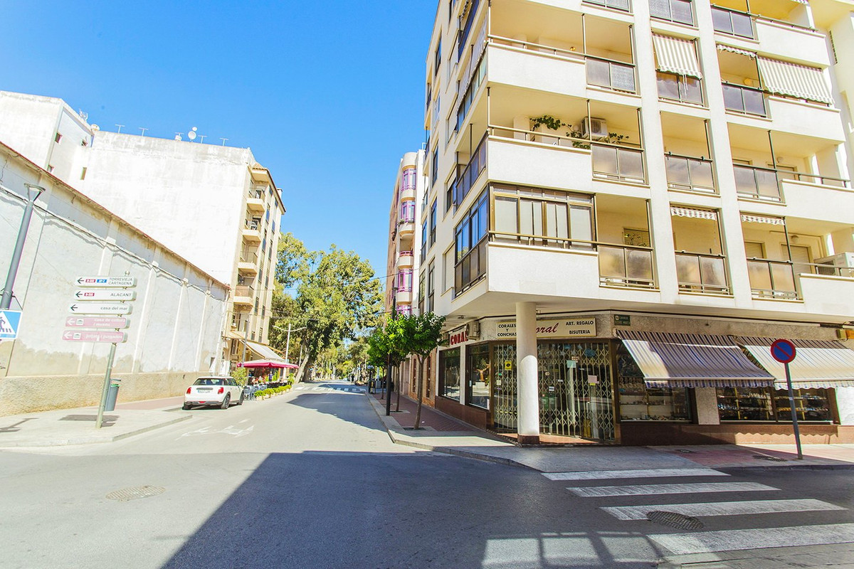 Se vende Apartamento Planta Media de 4 dormitorios en Costa Blanca, Alicante, España