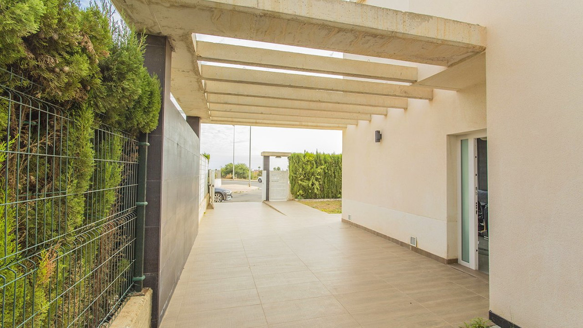 Se vende Villa - Chalet de 3 dormitorios en Costa Blanca, Alicante, España