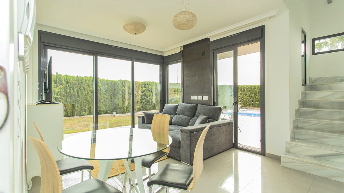 Se vende Villa - Chalet de 3 dormitorios en Costa Blanca, Alicante, España