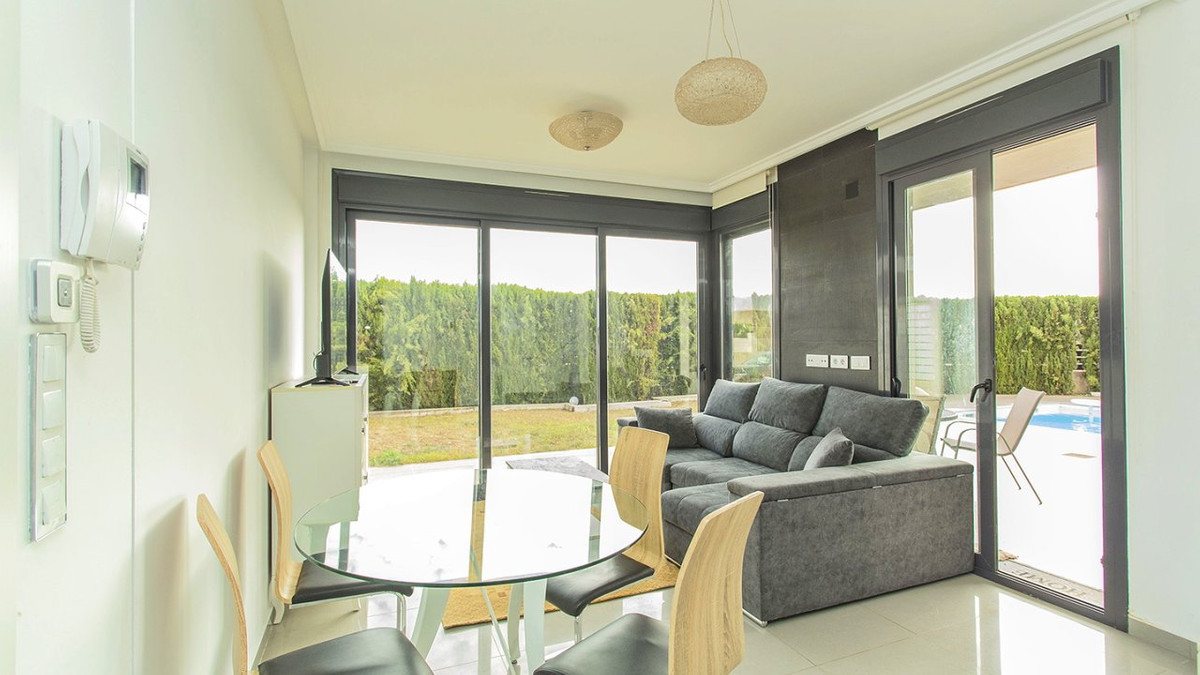 Se vende Villa - Chalet de 3 dormitorios en Costa Blanca, Alicante, España