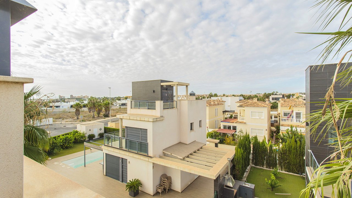 Se vende Villa - Chalet de 3 dormitorios en Costa Blanca, Alicante, España