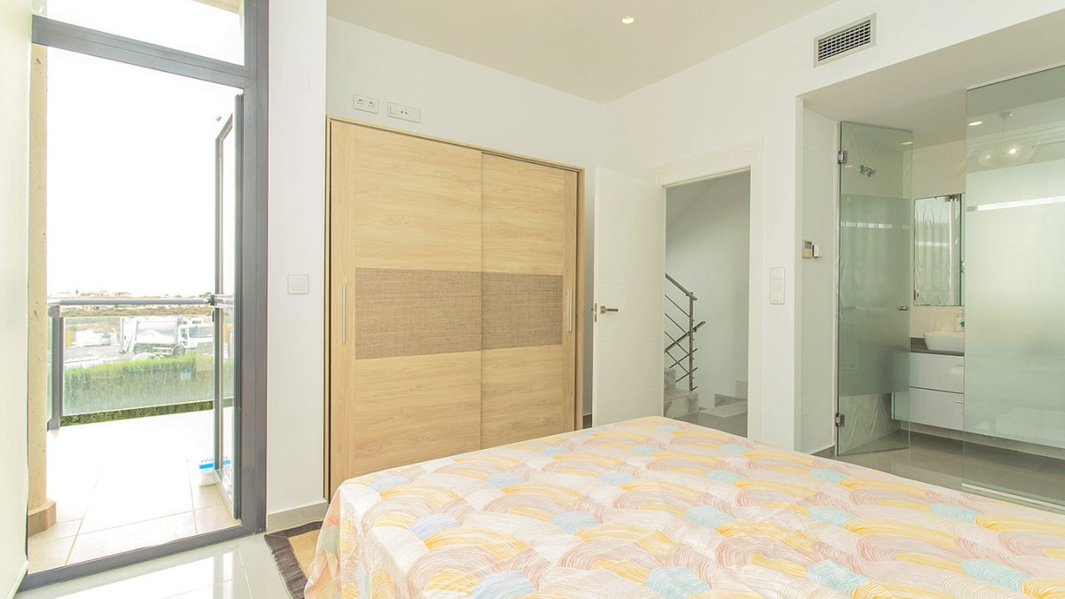 Se vende Villa - Chalet de 3 dormitorios en Costa Blanca, Alicante, España