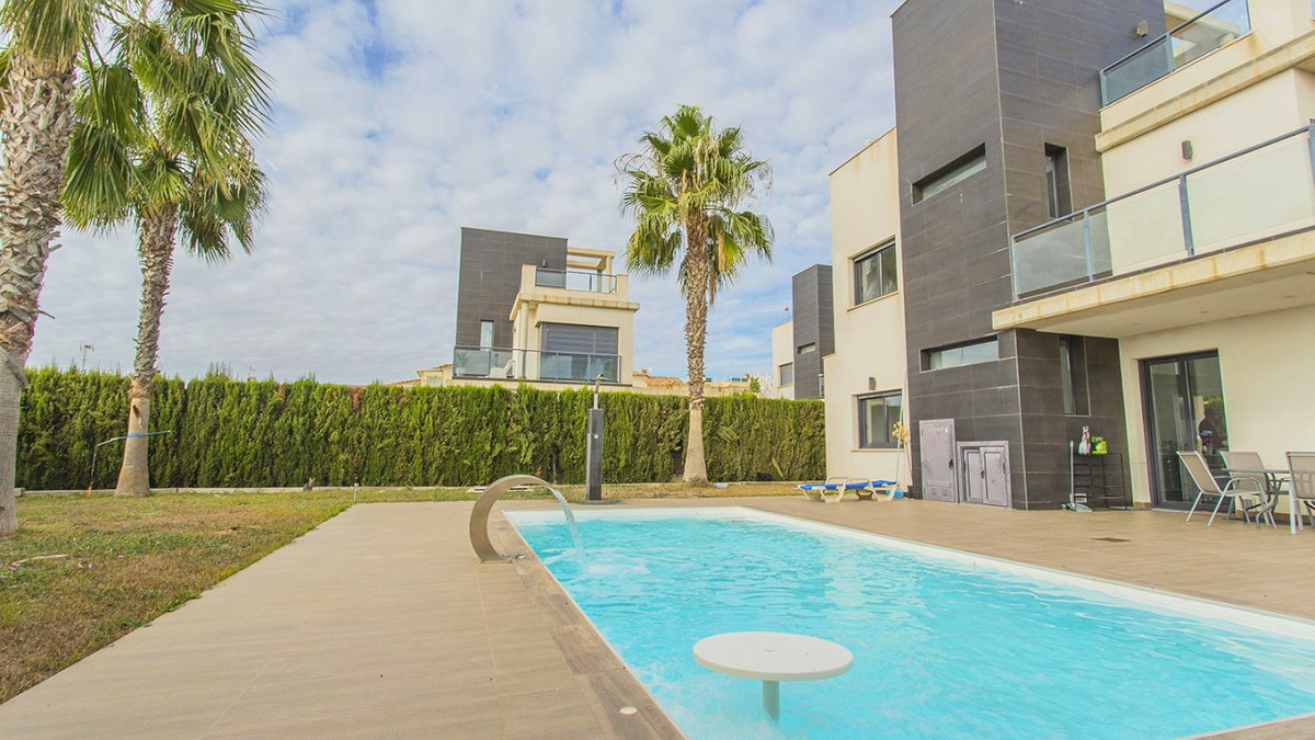 Se vende Villa - Chalet de 3 dormitorios en Costa Blanca, Alicante, España