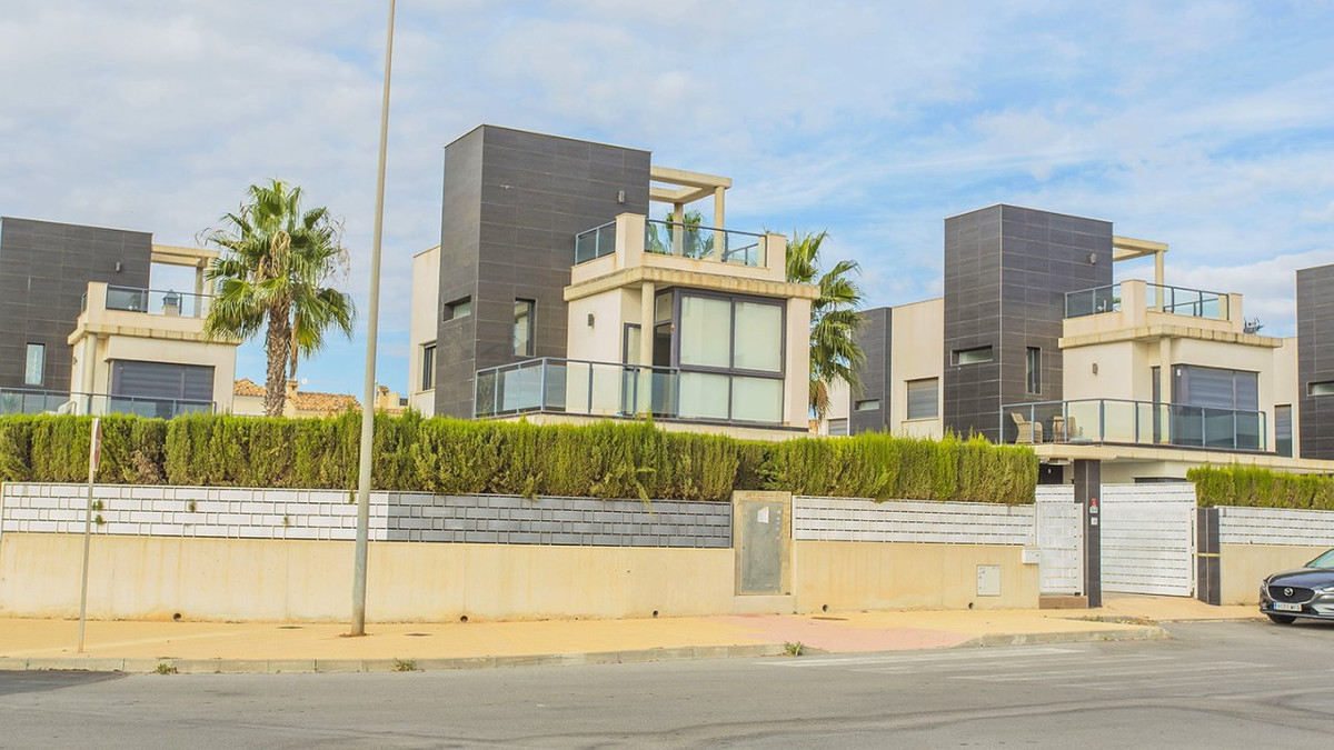 Se vende Villa - Chalet de 3 dormitorios en Costa Blanca, Alicante, España