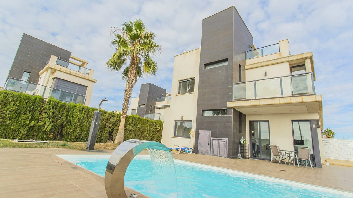 Se vende Villa - Chalet de 3 dormitorios en Costa Blanca, Alicante, España