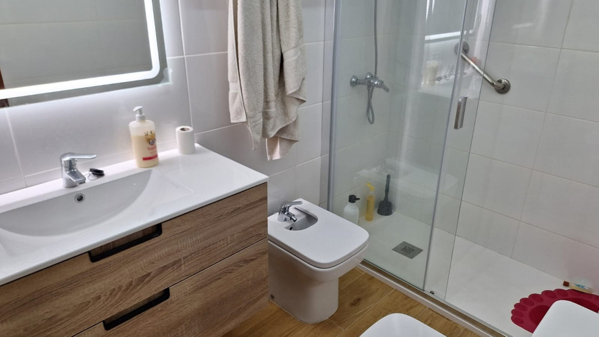 Se vende Apartamento Planta Media de 3 dormitorios en Costa Blanca, Alicante, España