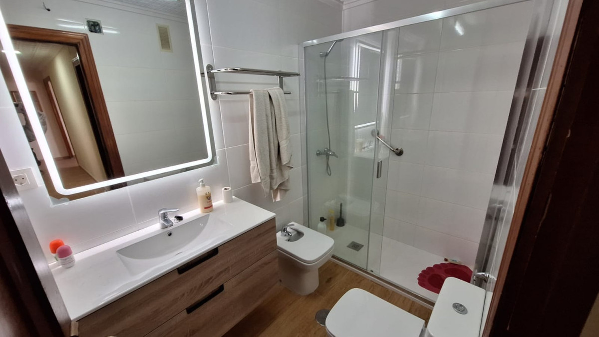 Se vende Apartamento Planta Media de 3 dormitorios en Costa Blanca, Alicante, España