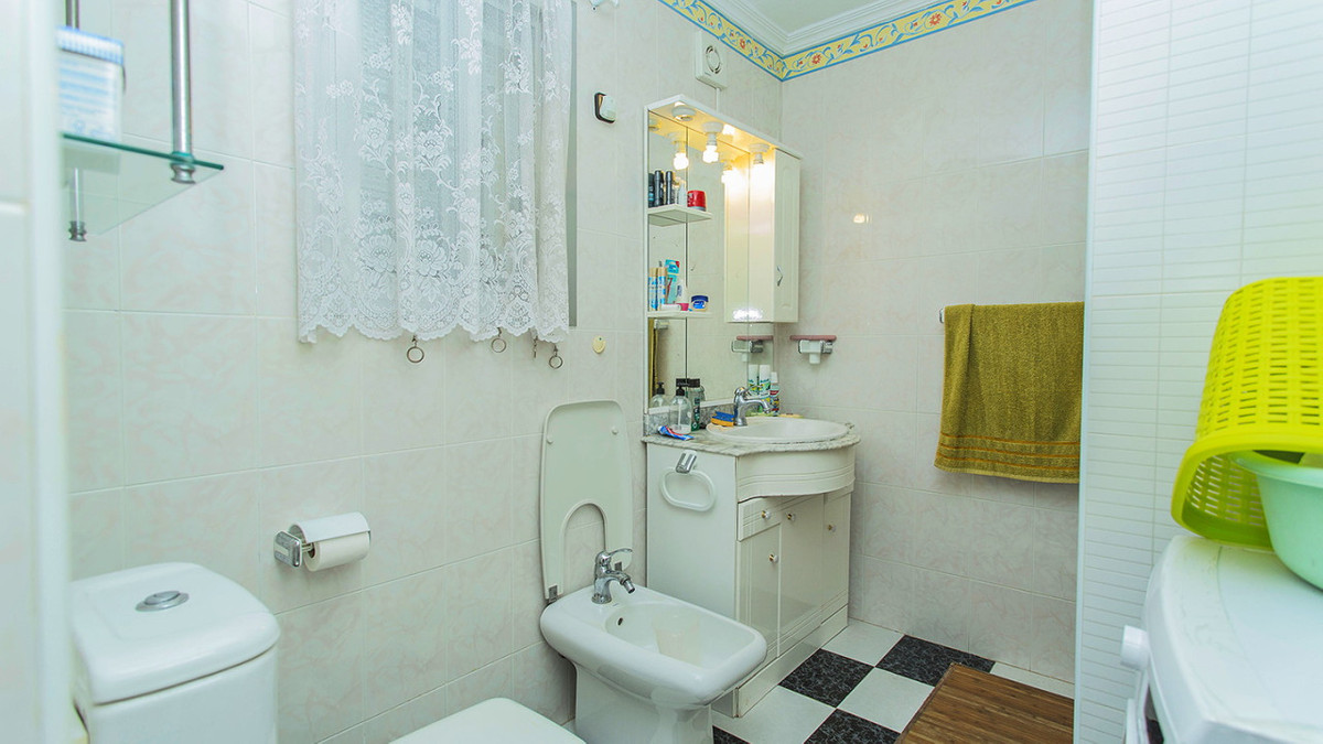 Se vende Apartamento Planta Media de 2 dormitorios en Costa Blanca, Alicante, España
