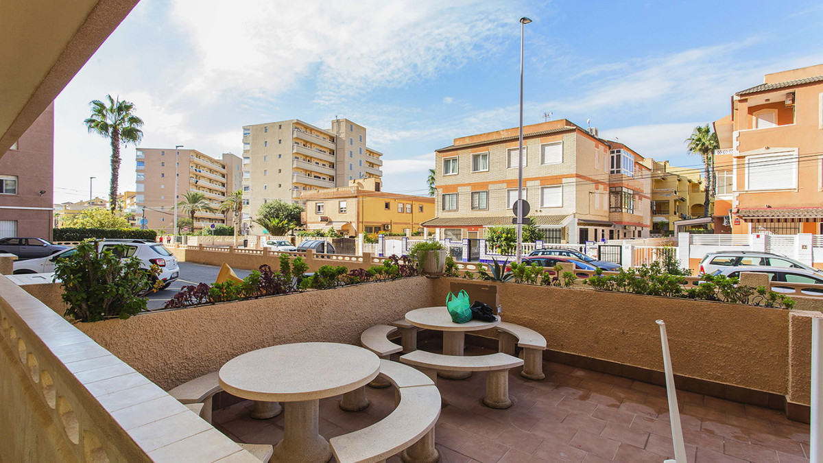 Se vende Apartamento Planta Media de 2 dormitorios en Costa Blanca, Alicante, España