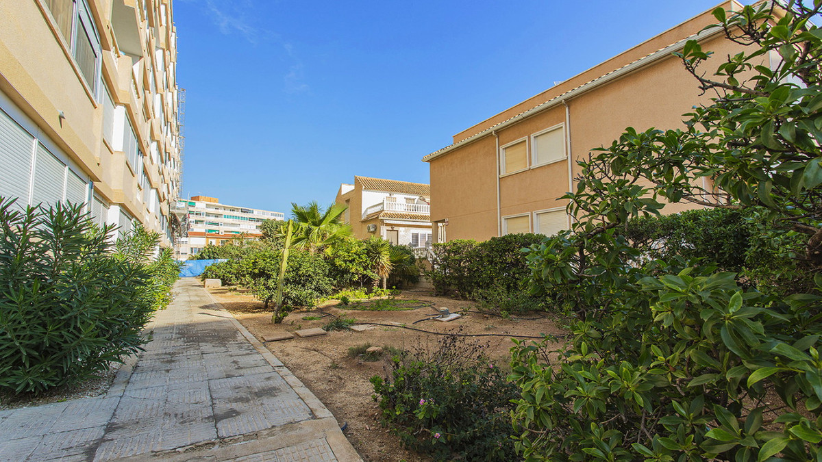 Se vende Apartamento Planta Media de 2 dormitorios en Costa Blanca, Alicante, España