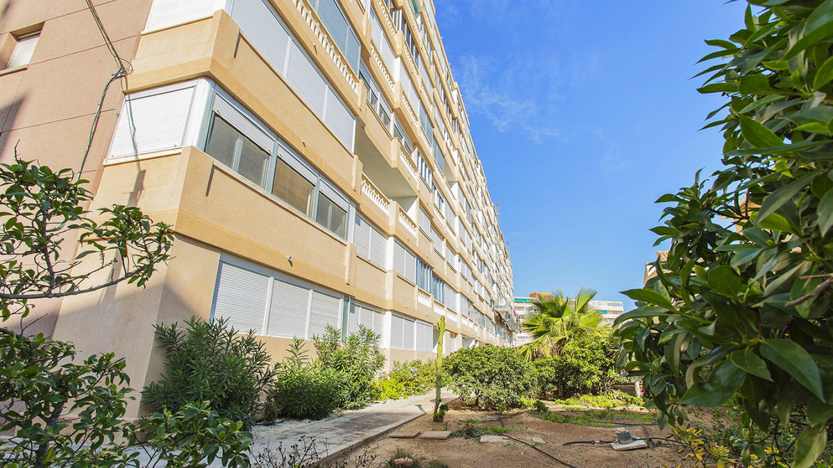 Se vende Apartamento Planta Media de 2 dormitorios en Costa Blanca, Alicante, España