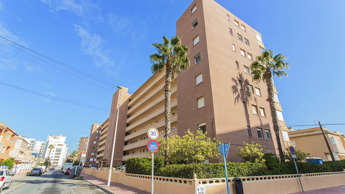 Se vende Apartamento Planta Media de 2 dormitorios en Costa Blanca, Alicante, España