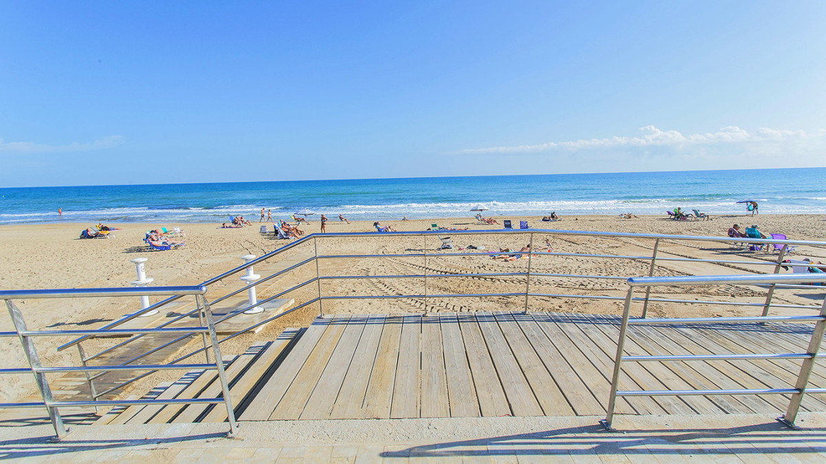 Se vende Apartamento Planta Media de 2 dormitorios en Costa Blanca, Alicante, España