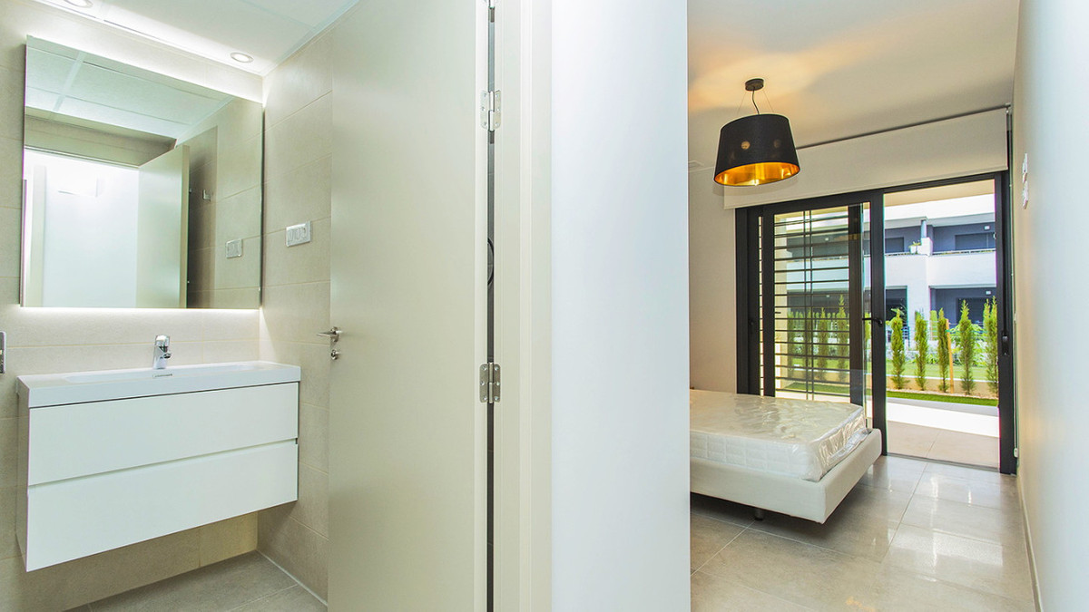 Se vende Apartamento Planta Baja de 2 dormitorios en Costa Blanca, Alicante, España