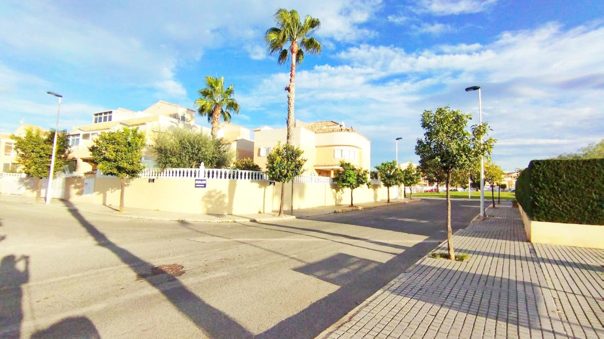 Se vende Villa - Chalet de 6 dormitorios en Costa Blanca, Alicante, España