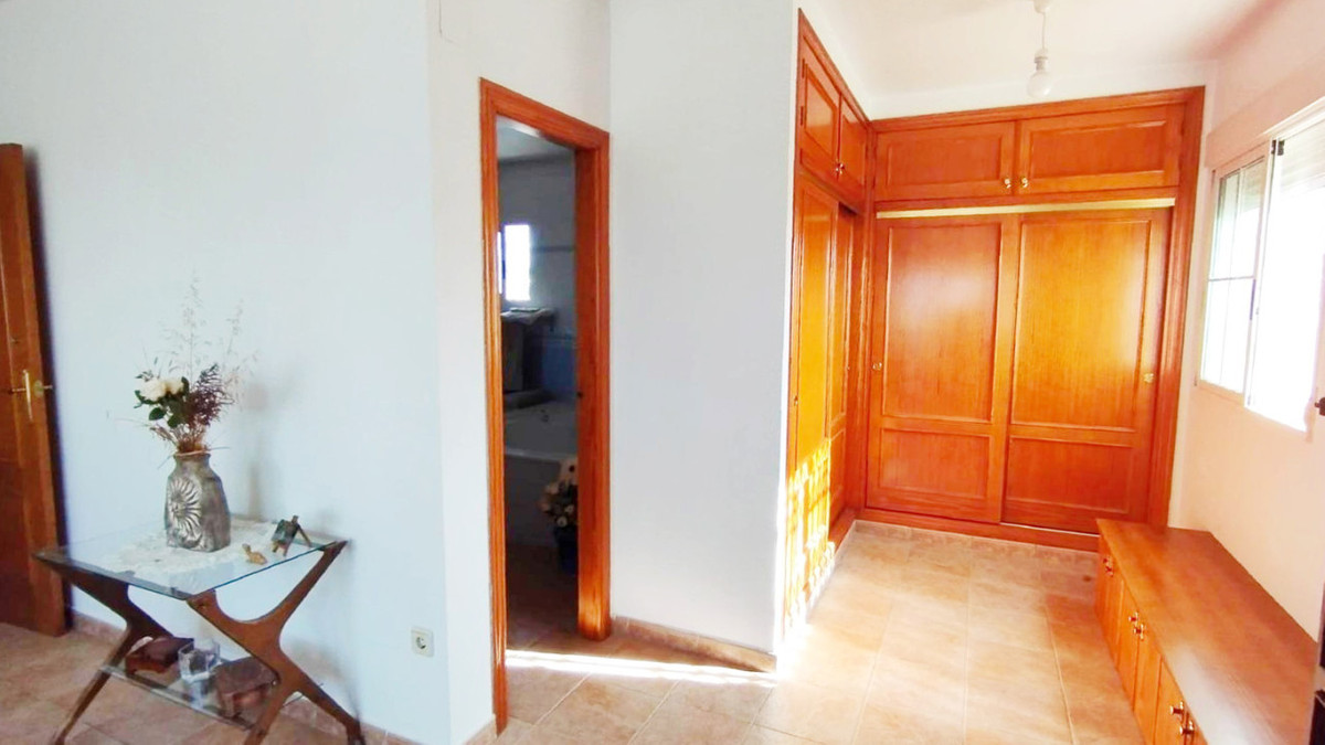 Se vende Villa - Chalet de 6 dormitorios en Costa Blanca, Alicante, España