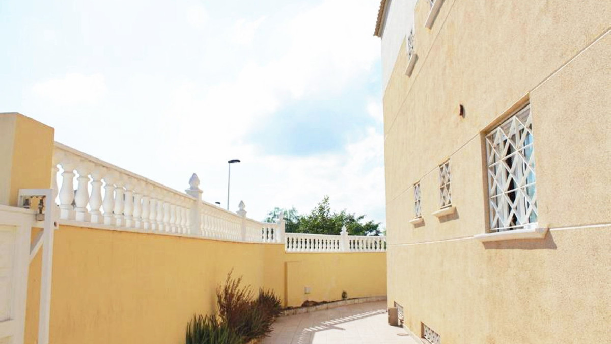 Se vende Villa - Chalet de 6 dormitorios en Costa Blanca, Alicante, España