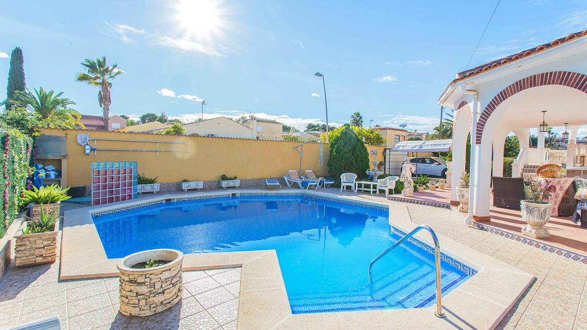 5 Bed Townhouse for sale in Los Balcones Costa Blanca, Alicante, Spain