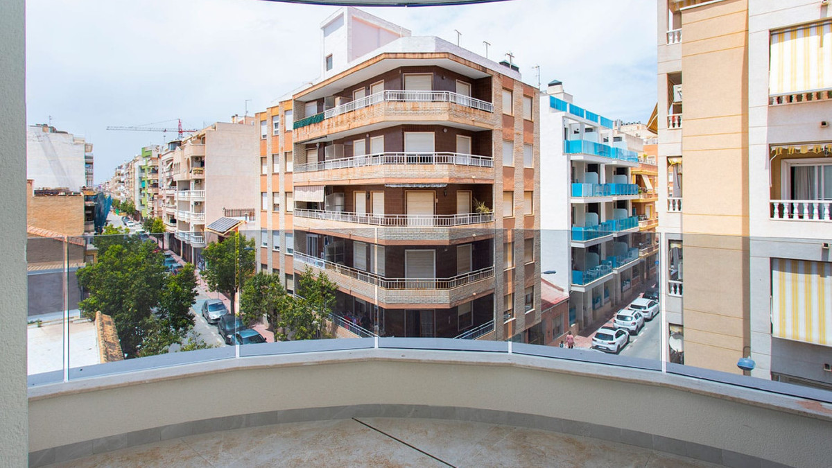 Se vende Apartamento Planta Media de 2 dormitorios en Costa Blanca, Alicante, España