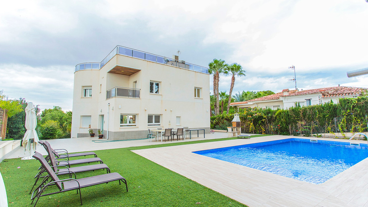 6 Bed Townhouse for sale in Los Balcones Costa Blanca, Alicante, Spain