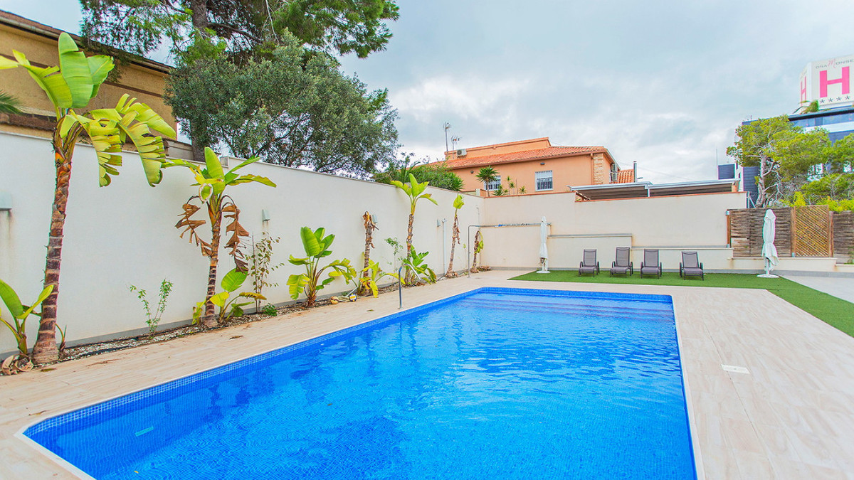 6 Bed Townhouse for sale in Los Balcones Costa Blanca, Alicante, Spain