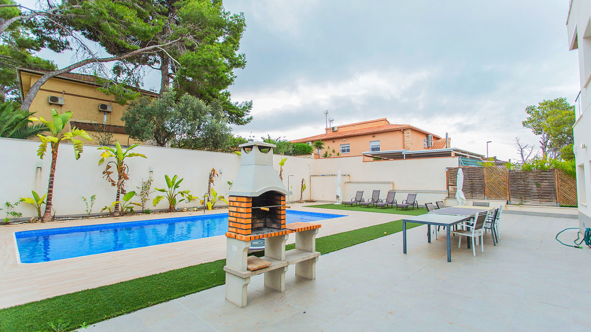 6 Bed Townhouse for sale in Los Balcones Costa Blanca, Alicante, Spain